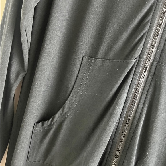 Emmy Deveaux The Long Hoodie - Picture 11 of 16